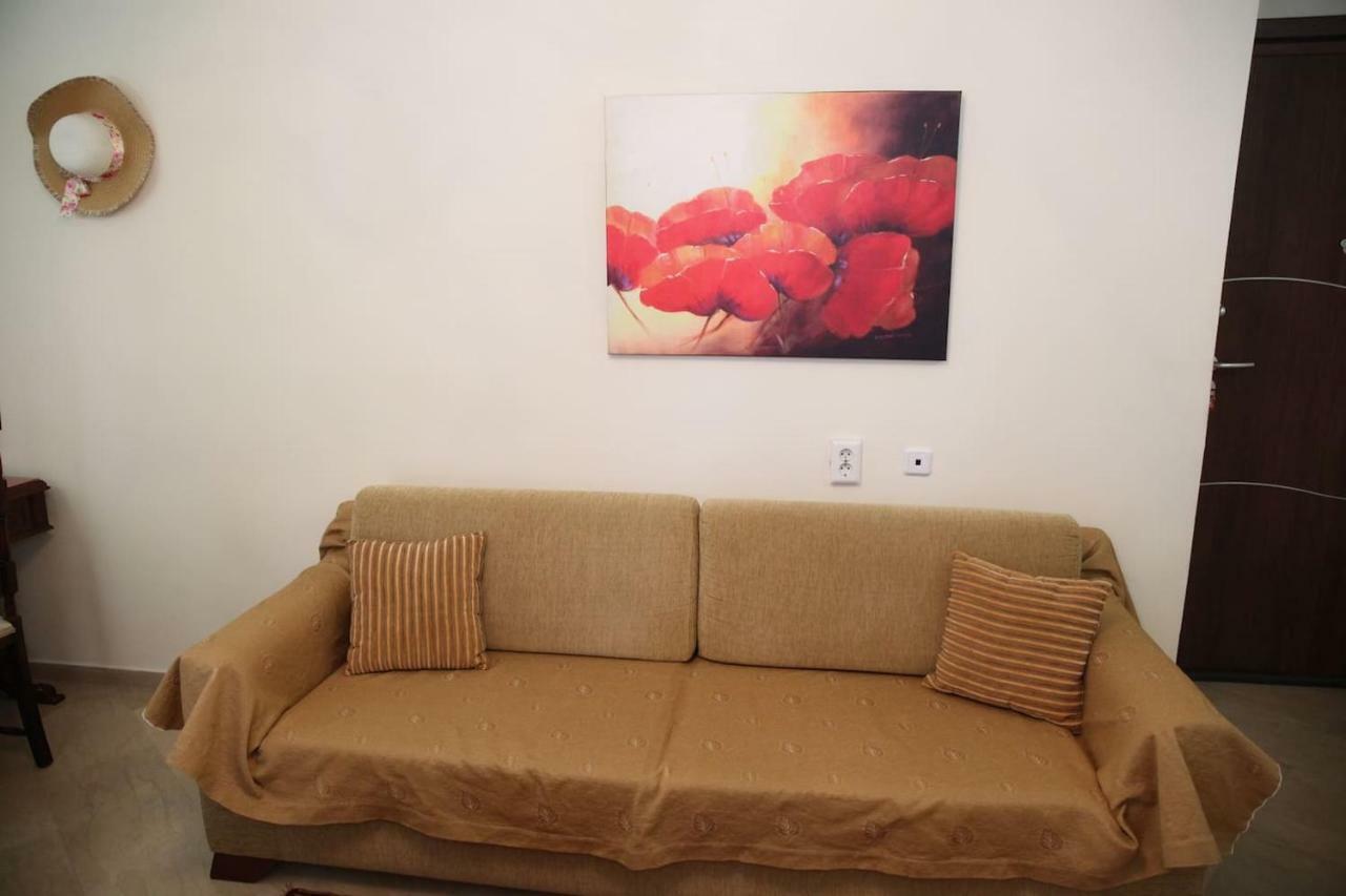 Cozy/comfortable Flat 50 Sq Flat, 15' From City's Centre. Great Vfm! Thessaloniki